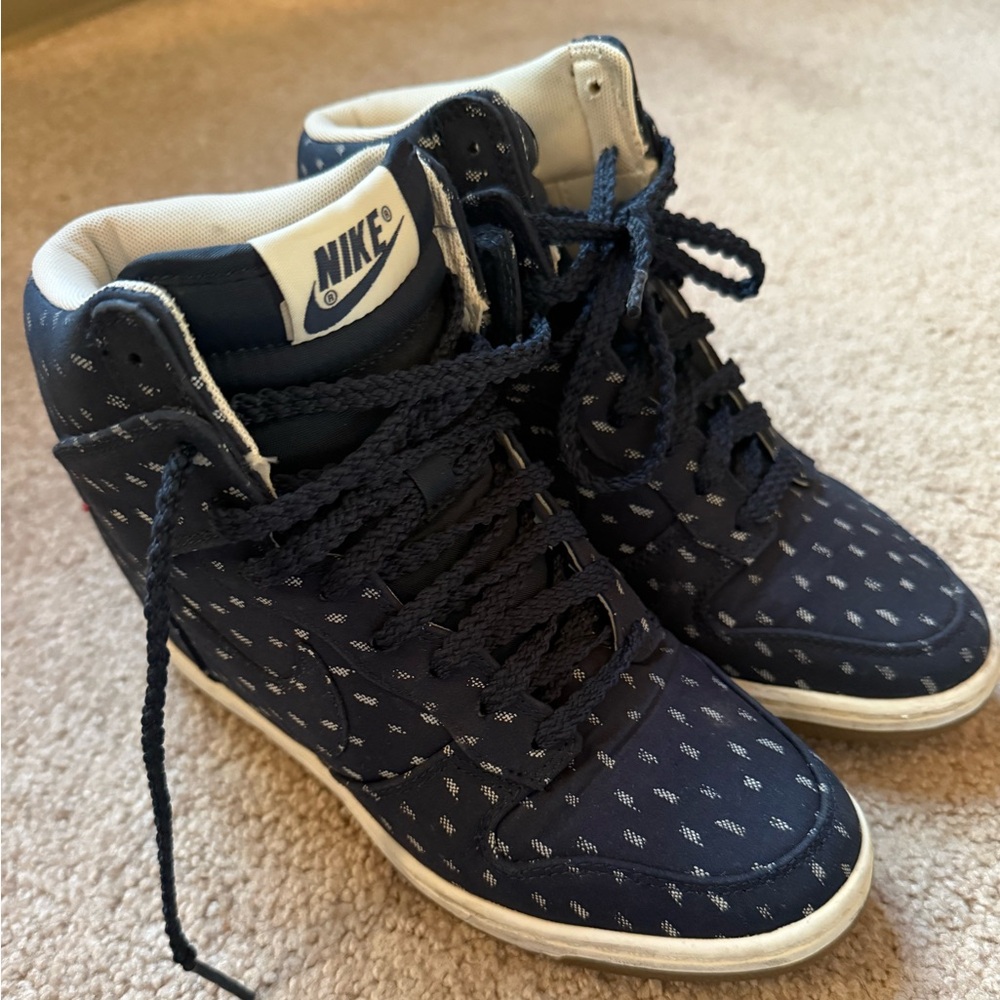 Nike sky high dunks, navy and white pattern, size 7W
